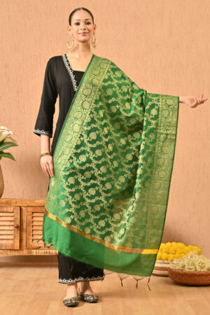 A R SILK DUPATTA HUB Women’s Golden Zari Work Banarasi Silk Dupatta/Chunni with floral Jaal design(ARS01145)
